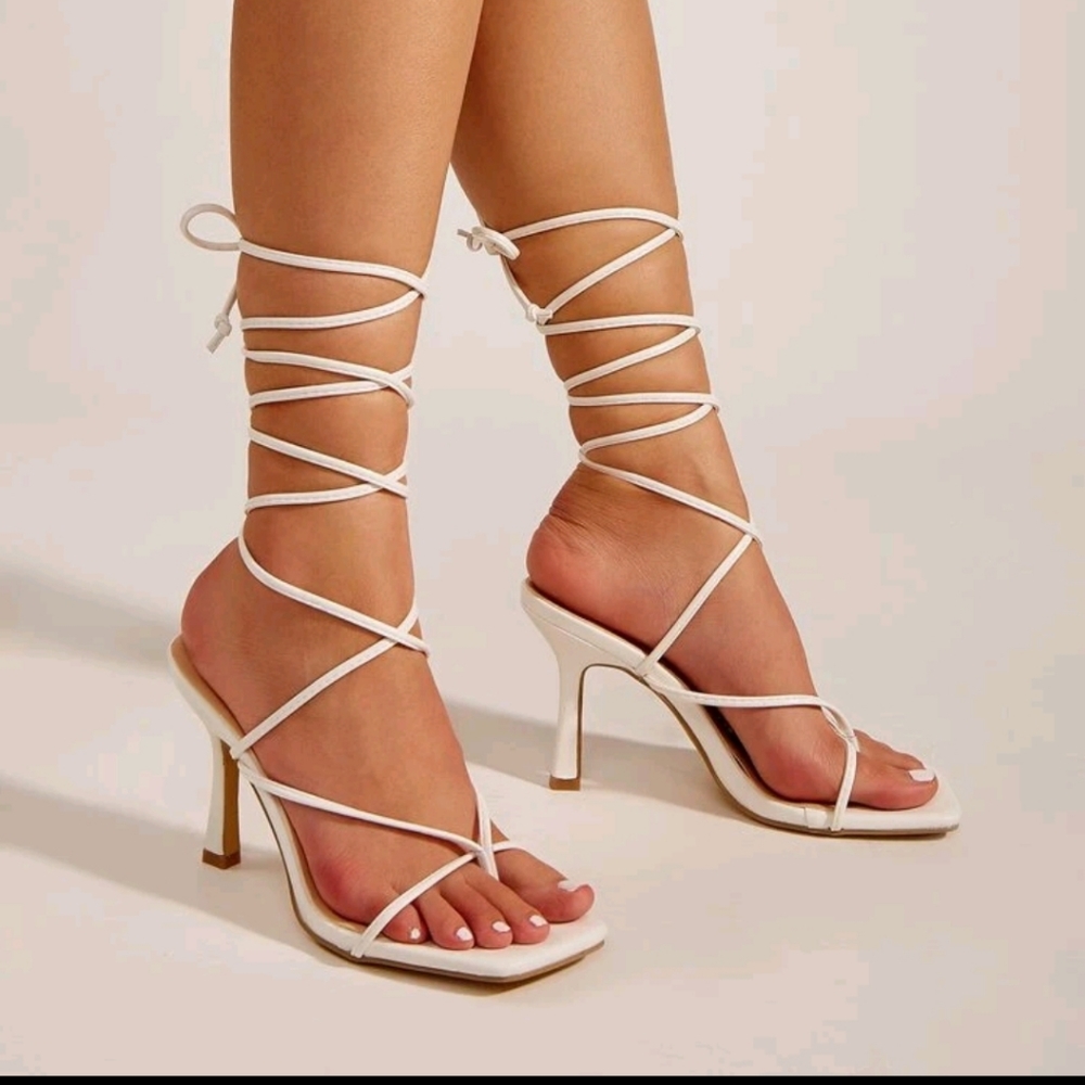 Classy lace up heels 👠